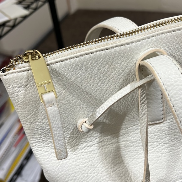 Tahari white leather bag - Picture 3 of 16